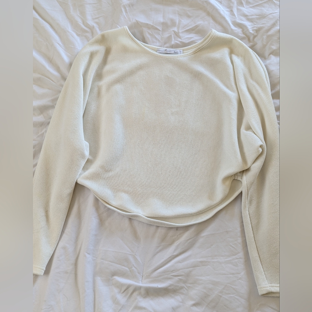 By Egreis scoop hem long sleeve sweater